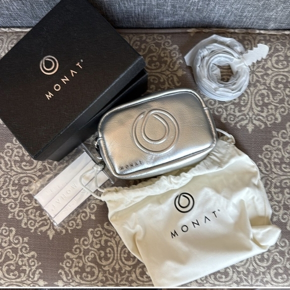 NEW Monet Shimmering Silver Crossbody Bag W- Dust cloth& Box  Beautiful !! - Picture 6 of 15